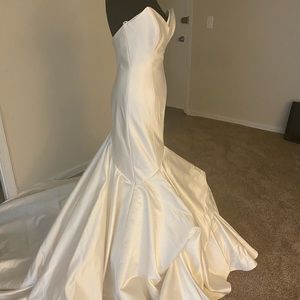 Anna Maier Letititia Wedding Gown size 4